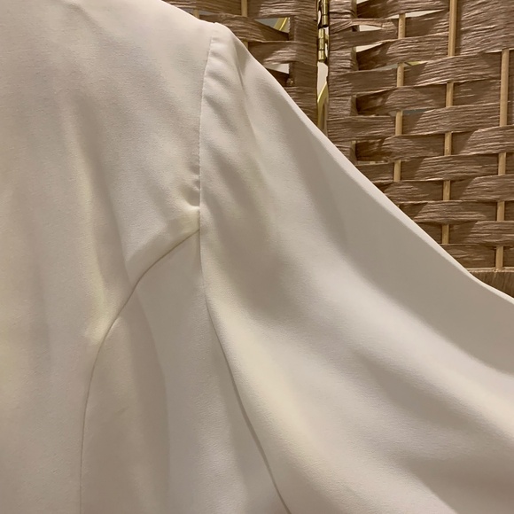 🤍HOST PICK🤍 Vintage 80s white oversized blazer with satin trim details - Picture 3 of 15